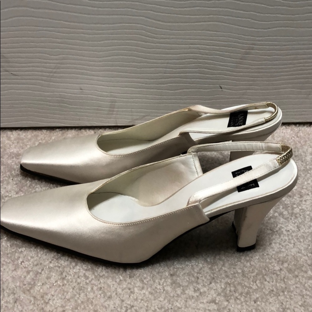 Anne Klein off white shoes pumps -6.5